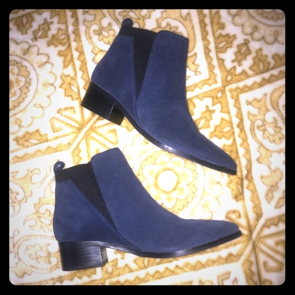 Marc Fisher suede NAvy Boot Size 6 NEW